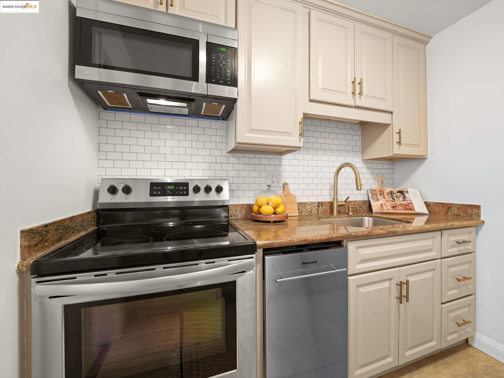 1321 Webster Street, Unit D212 Alameda, CA 94501 - Photo 13 of 47