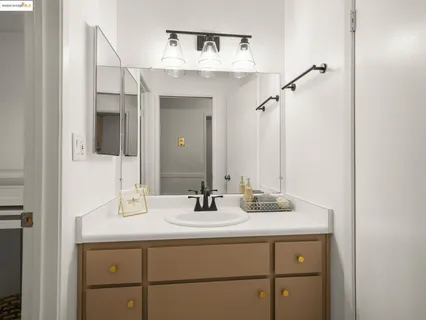 $329,000 | 1321 Webster Street, Unit D212, Alameda, CA 94501