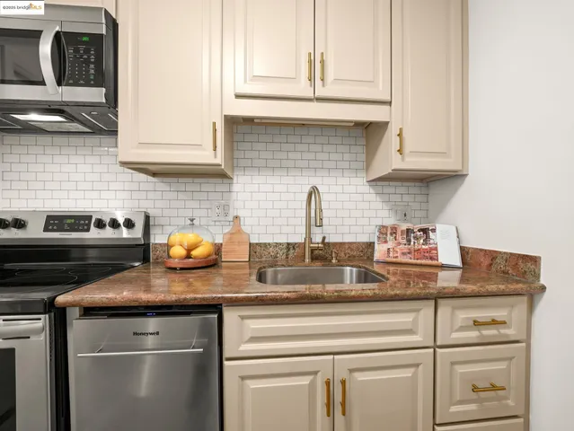 $329,000 | 1321 Webster Street, Unit D212, Alameda, CA 94501