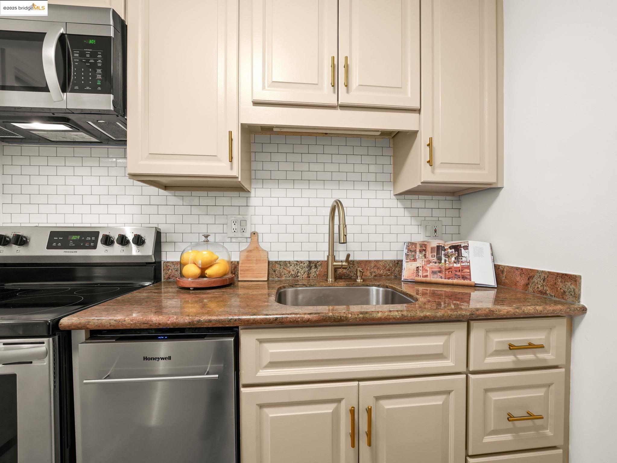 1321 Webster Street, Unit D212 Alameda, CA 94501 - Photo 23 of 47