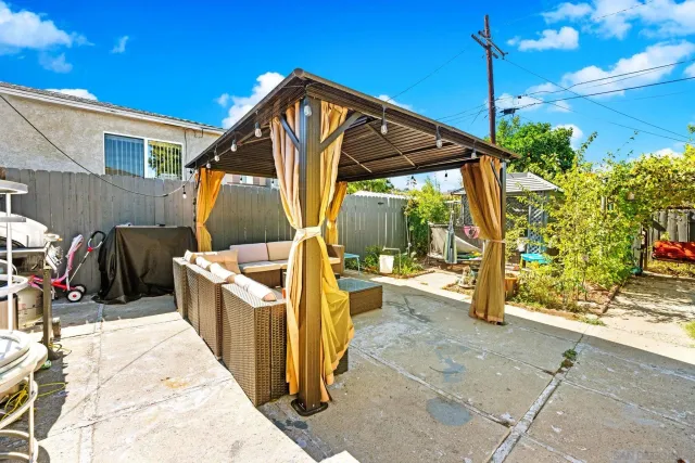 a view of a yard with a tree
