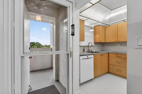 $139,900 | 6080 Northwest 44th Street, Unit 214, Lauderhill, FL 33319