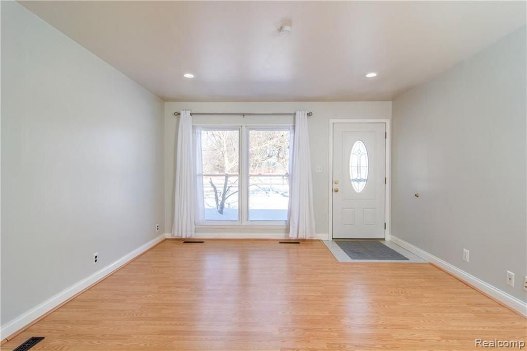 1170 East Auburn Road Rochester Hills, MI 48307 - Photo 3 of 18