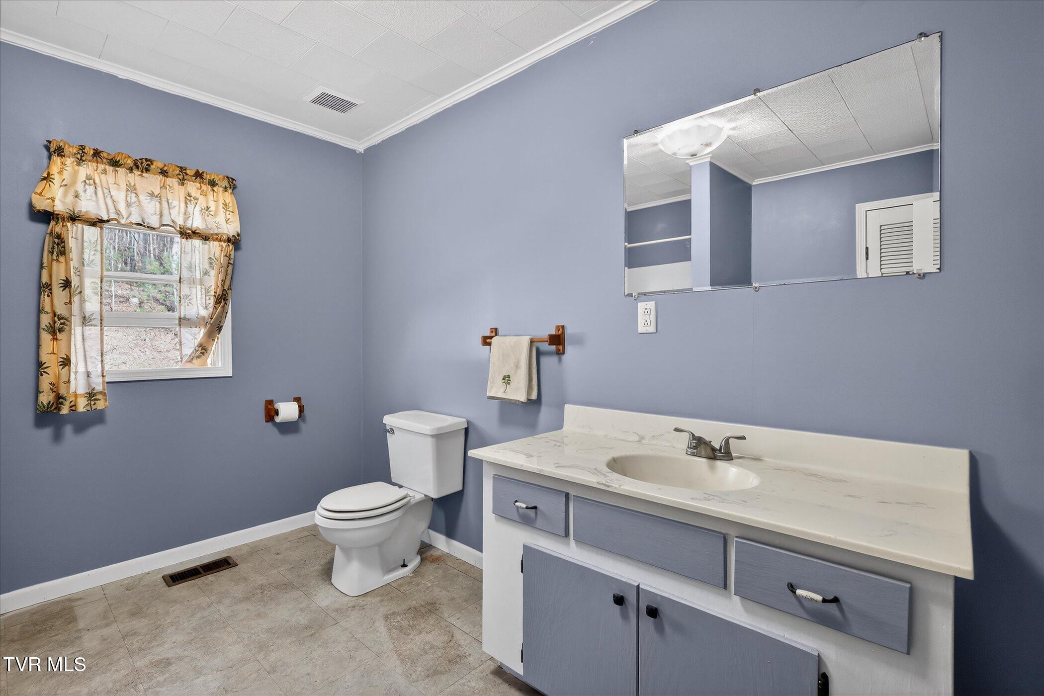 122 Haines Road Erwin, TN 37650 - Photo 15 of 29 16-122-Haines-Rd-Erwin-TN-37650-WindowSt
