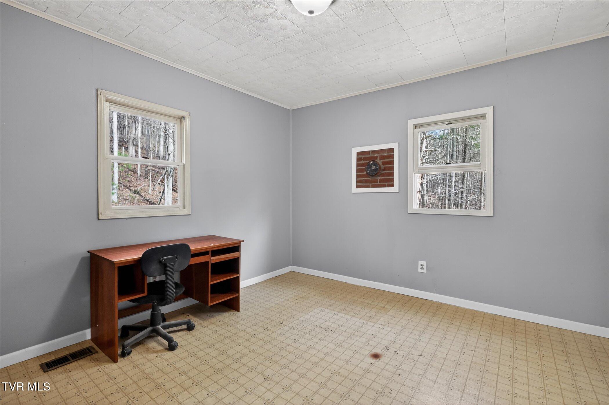 122 Haines Road Erwin, TN 37650 - Photo 19 of 29 18-122-Haines-Rd-Erwin-TN-37650-WindowSt