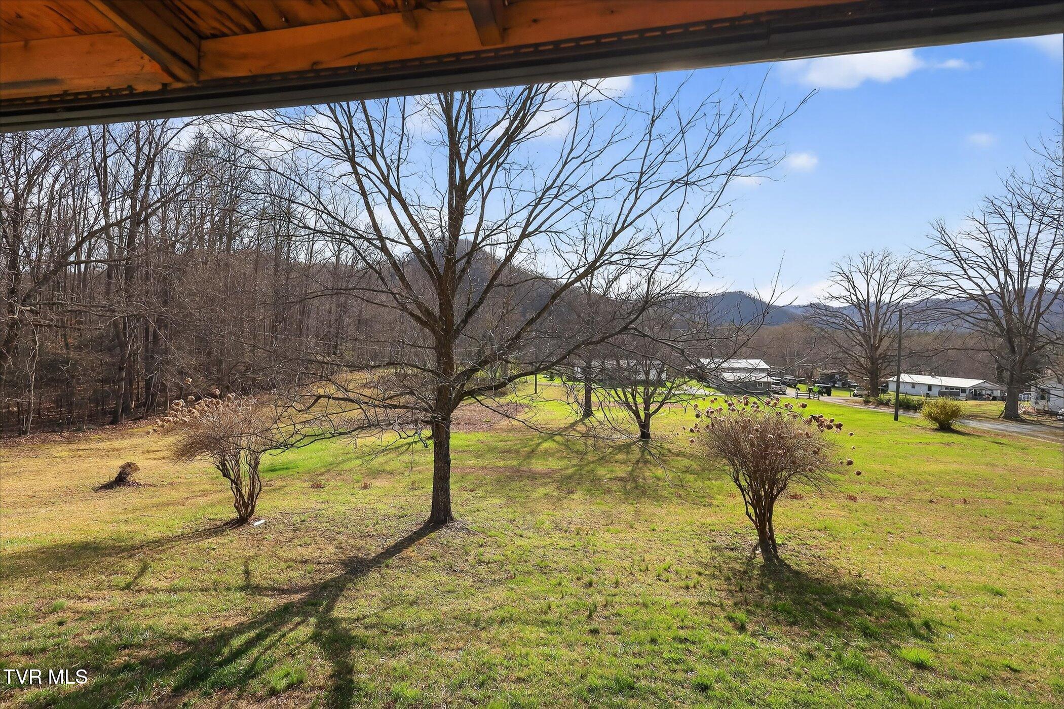 122 Haines Road Erwin, TN 37650 - Photo 27 of 29 34-122-Haines-Rd-Erwin-TN-37650-WindowSt