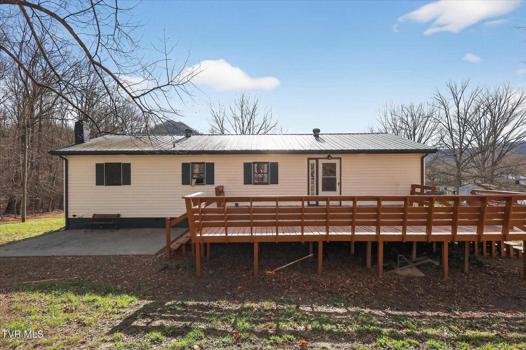 122 Haines Road Erwin, TN 37650 - Photo 6 of 29 29-122-Haines-Rd-Erwin-TN-37650-WindowSt