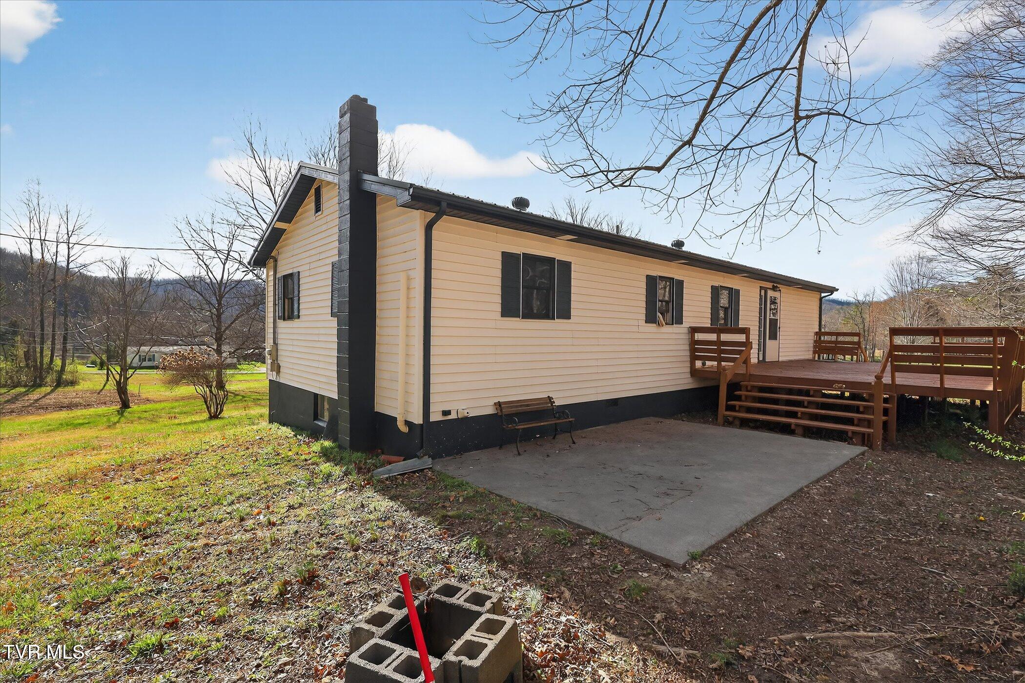 122 Haines Road Erwin, TN 37650 - Photo 7 of 29 31-122-Haines-Rd-Erwin-TN-37650-WindowSt