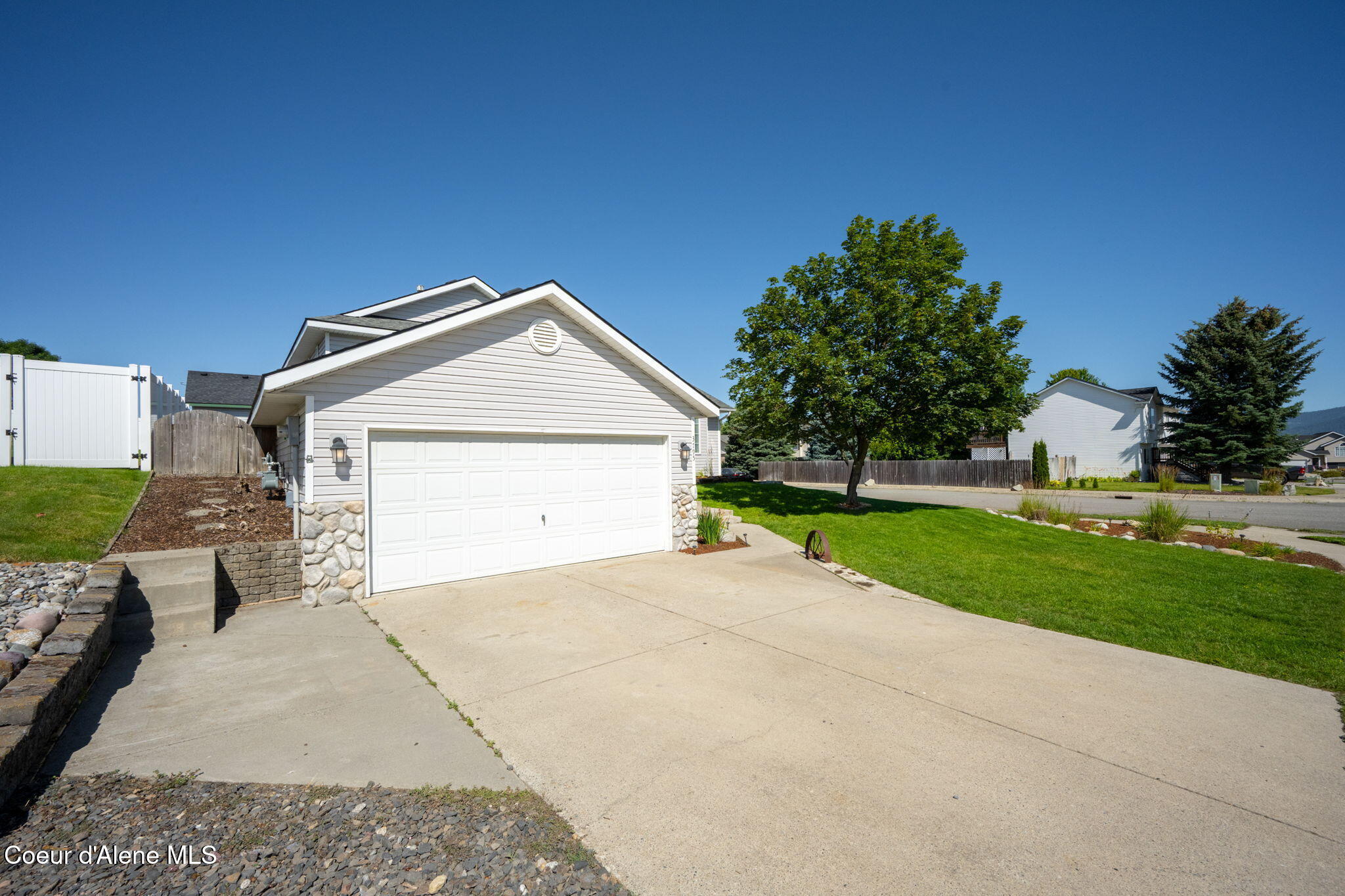 3795 Graphite Court Post Falls, ID 83854 - Photo 6 of 59 21-web-or-mls-DSC_2414