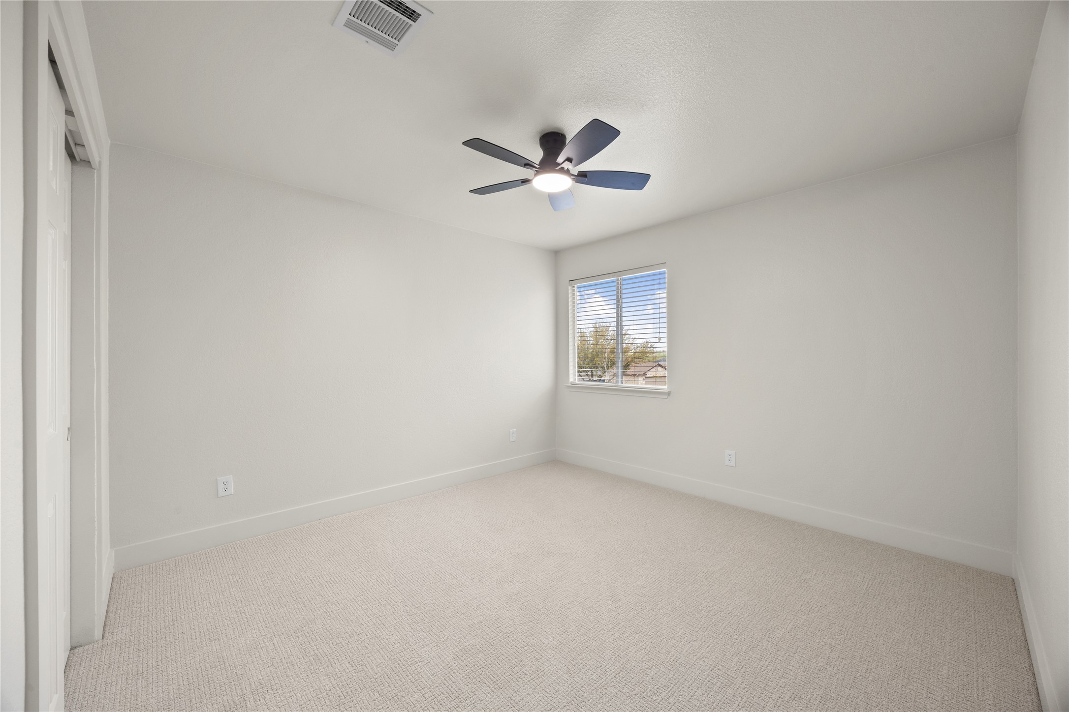 117 Waterloo Drive Kyle, TX 78640 - Photo 20 of 39 an empty room with a window and ceiling fan