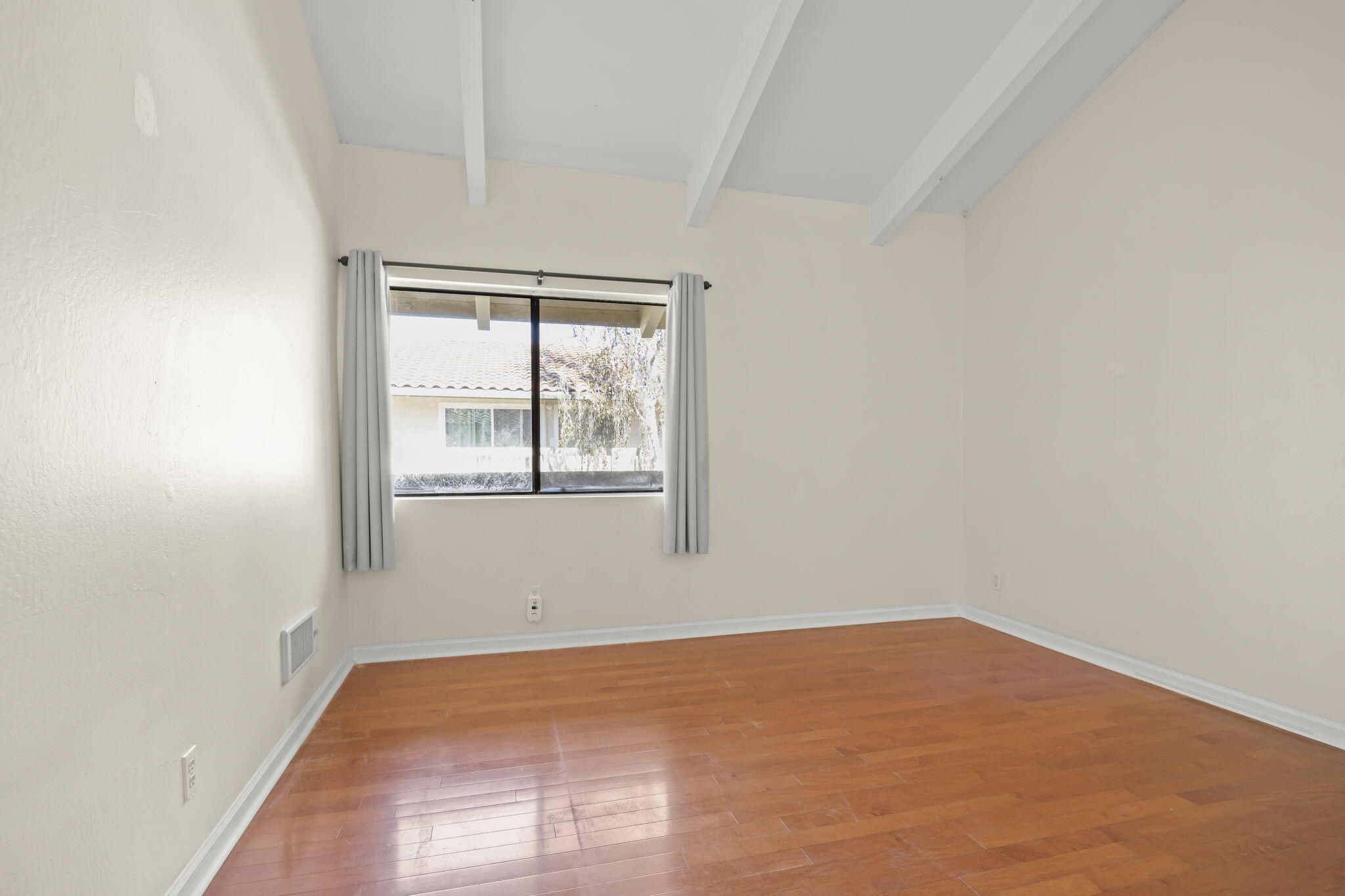 35 Dearborn Place, Unit 56 Goleta, CA 93117 - Photo 17 of 21 an empty room with a window