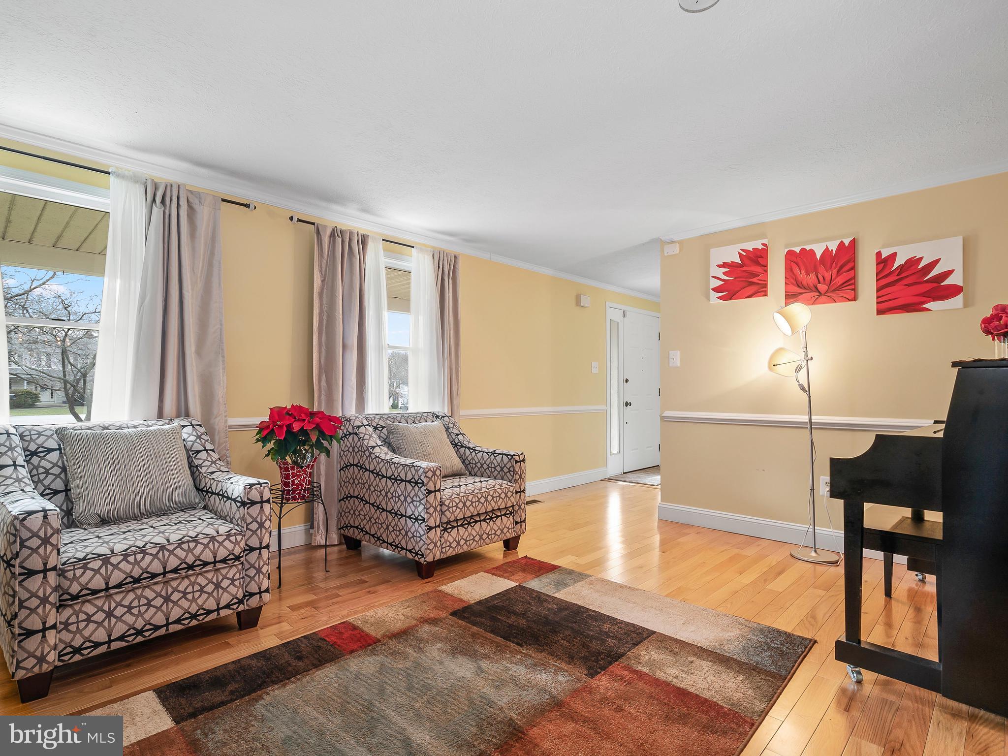 14928 Windmill Terrace Silver Spring, MD 20905 - Photo 7 of 43 Living Room