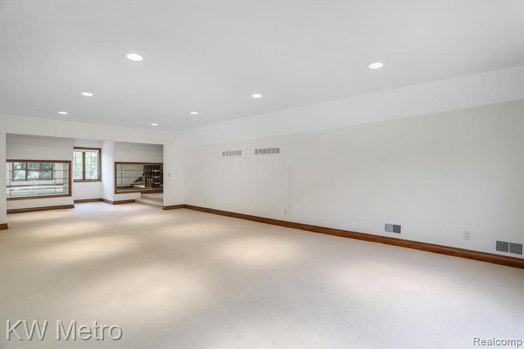 1553 Scenic Hollow Rochester, MI 48306 - Photo 42 of 65