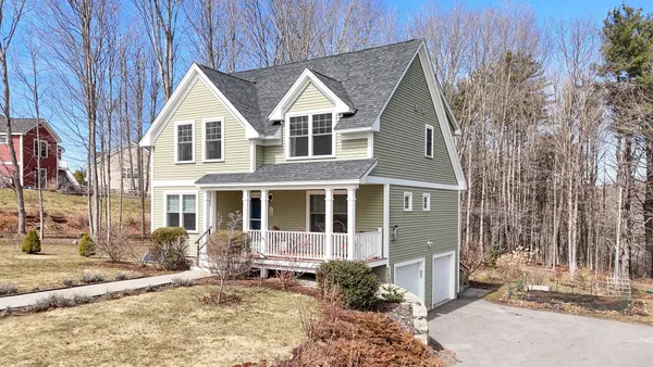 $739,900 | 425 Pleasant Street, Rollinsford, NH 03869
