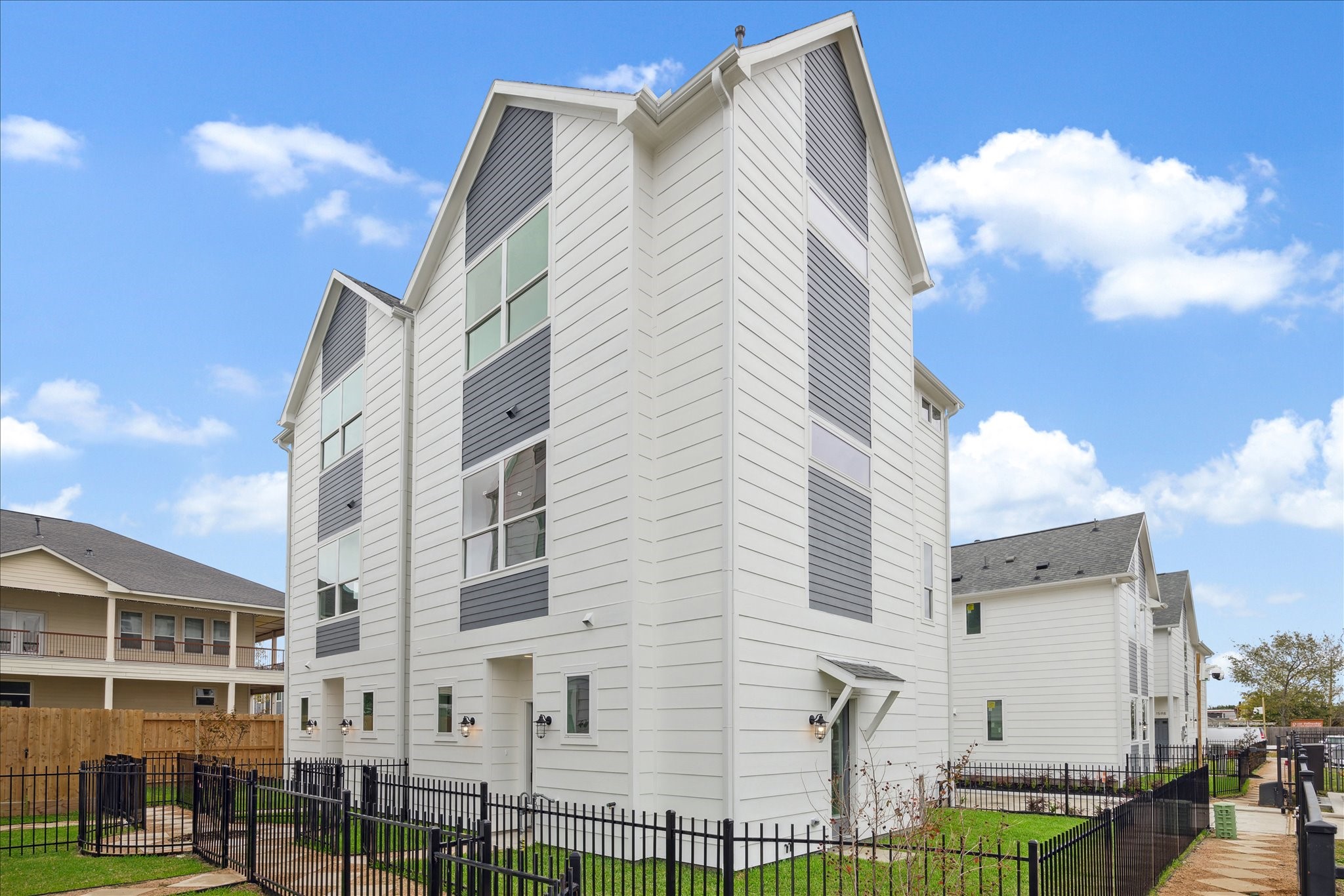 1648 West Tidwell Road Houston, TX 77091 - Photo 7 of 18 a view of a building