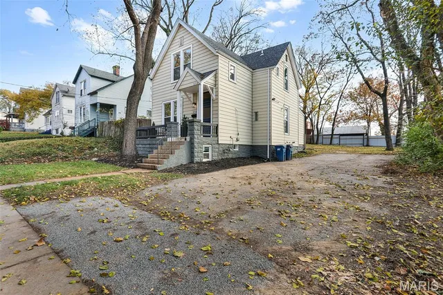 $335,000 | 3718 Oxford Boulevard, St. Louis, MO 63143