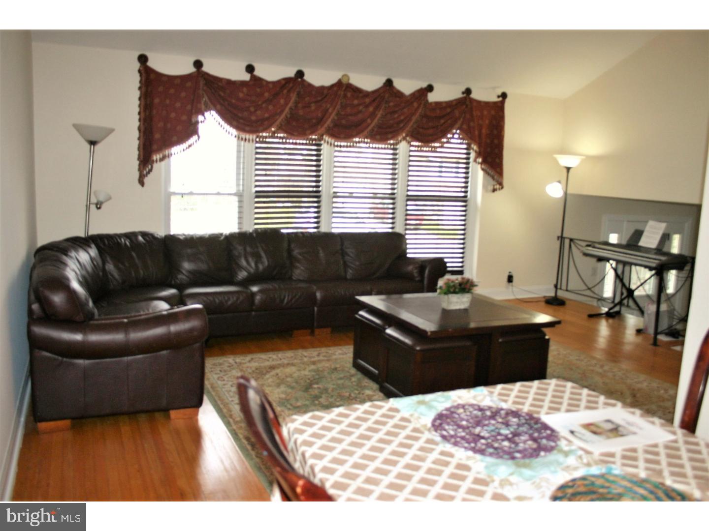 9715 Laramie Road Philadelphia, PA 19115 - Photo 6 of 24 Living Room