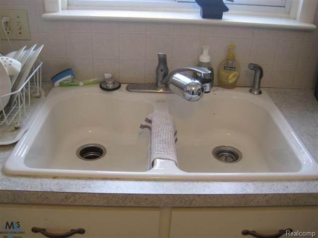 3619 Rhoten Drive Sterling Heights, MI 48310 - Photo 11 of 21 11.jpg