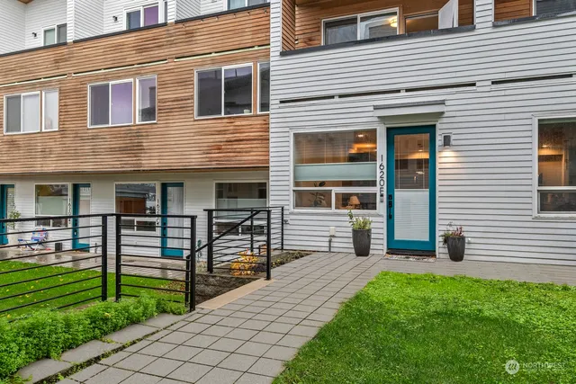 $614,500 | 1620 South Lane Street, Unit E, Seattle, WA 98144