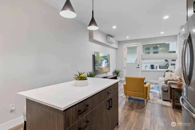 $614,500 | 1620 South Lane Street, Unit E, Seattle, WA 98144