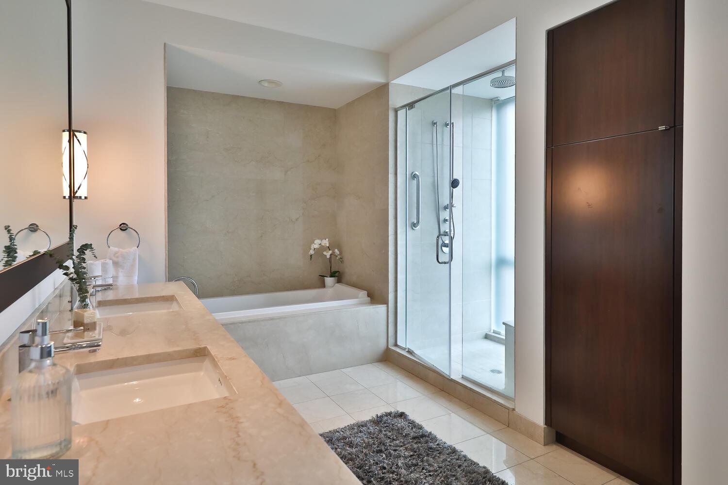 1706 Rittenhouse Square, Unit 2101 Philadelphia, PA 19103 - Photo 43 of 48 Gallery Image 43