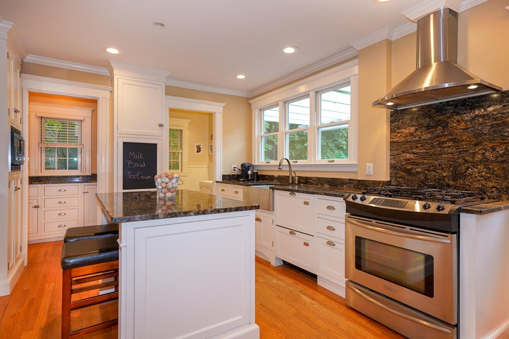 69 Dickerman Road Newton, MA 02461 - Photo 8 of 30 Gallery Image 8