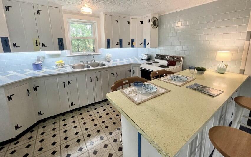 72 Upper County Road Dennis Port, MA 02639 - Photo 5 of 35 a kitchen that has a sink and a stove in it