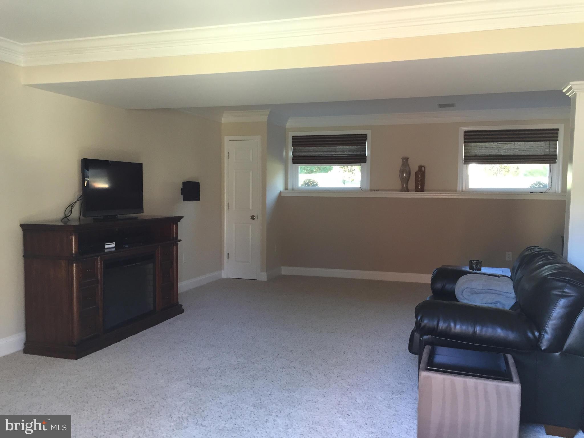3049 Tudor Hall Road Riva, MD 21140 - Photo 20 of 30 a living room with furniture