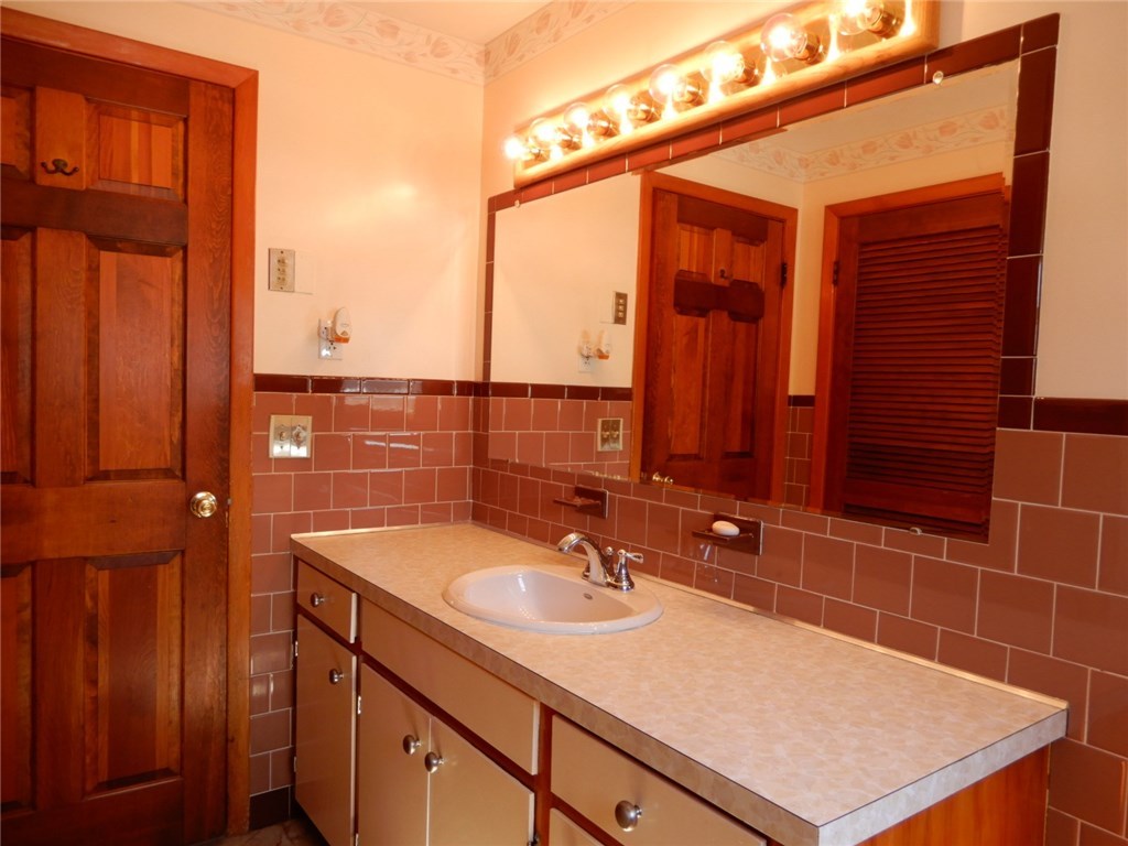 170 Seamans Street Woonsocket, RI 02895 - Photo 13 of 27 Gallery Image 13