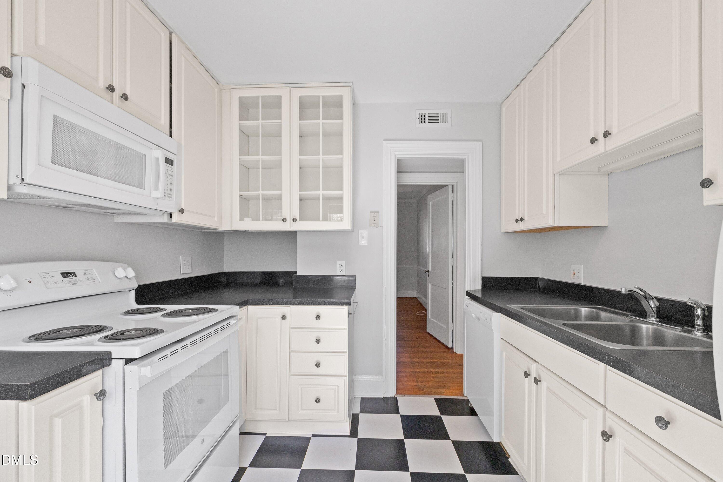 2728 Anderson Drive Raleigh, NC 27608 - Photo 11 of 42 14-2728 Anderson Dr_8094