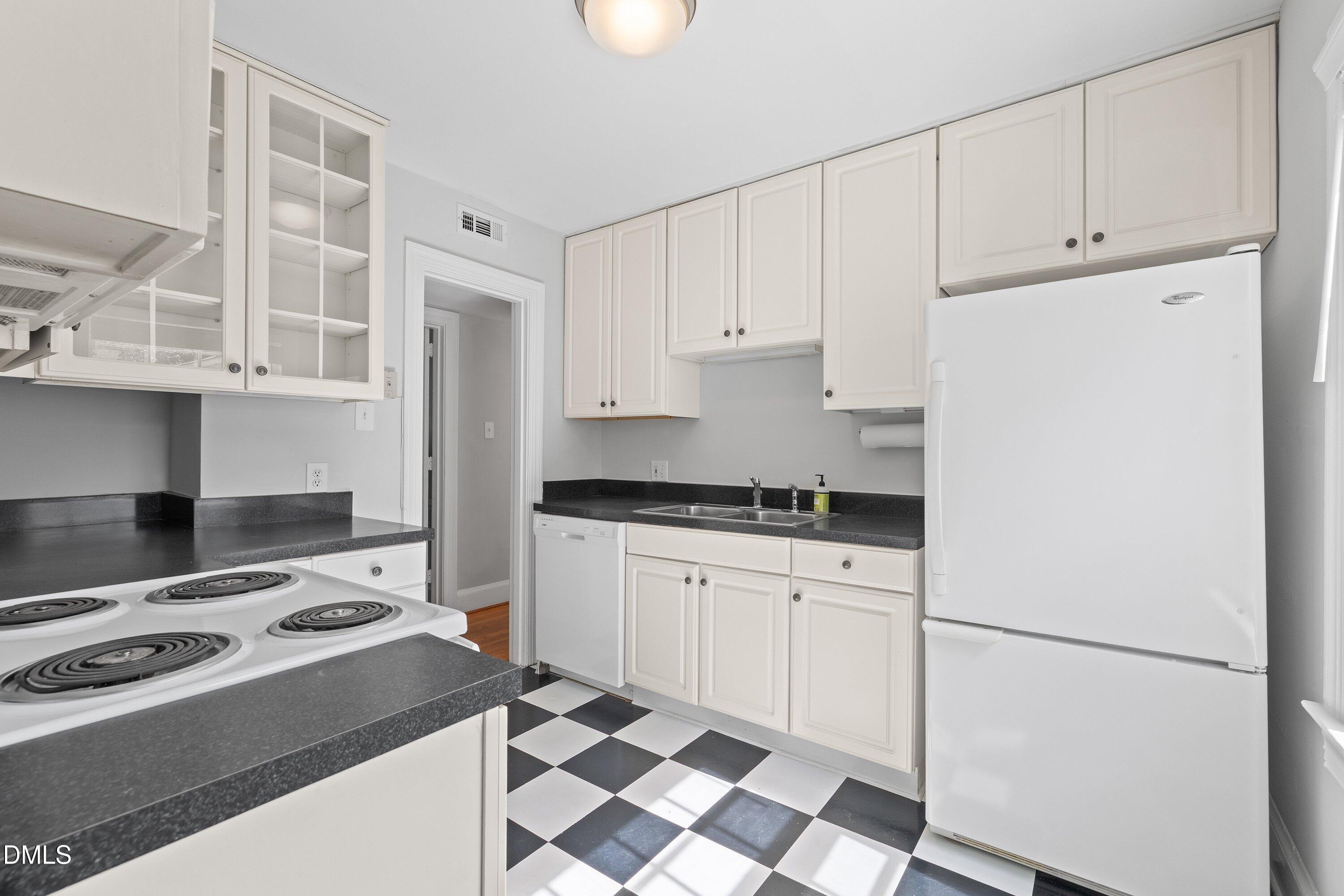 2728 Anderson Drive Raleigh, NC 27608 - Photo 10 of 42 13-2728 Anderson Dr_8092