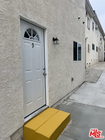 $1,799 | 233 North Park View Street, Unit 11, Los Angeles, CA 90026