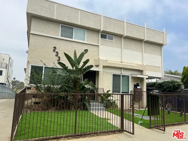 $1,799 | 233 North Park View Street, Unit 11, Los Angeles, CA 90026