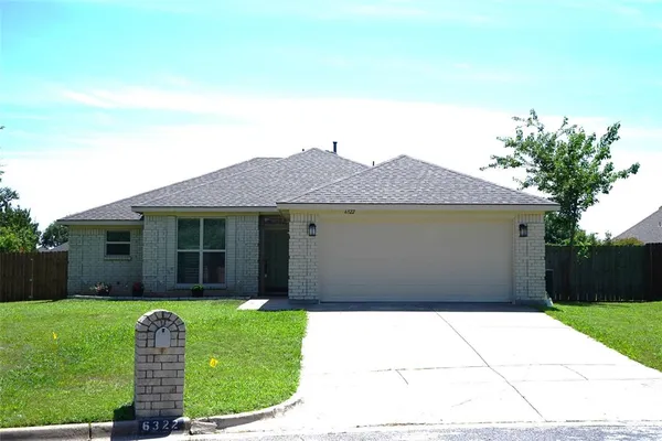$2,300 | 6322 Woolwich Drive, Arlington, TX 76001