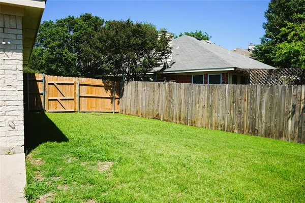 $2,300 | 6322 Woolwich Drive, Arlington, TX 76001