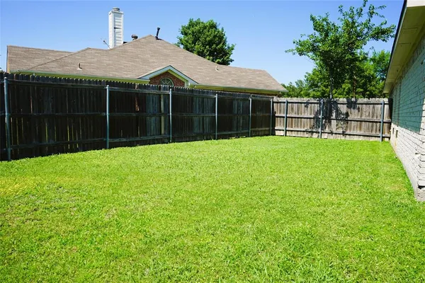 $2,300 | 6322 Woolwich Drive, Arlington, TX 76001