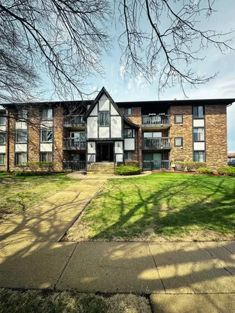 $1,800 | 13635 Lamon Avenue, Unit A17, Crestwood, IL 60418