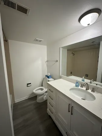 $1,800 | 13635 Lamon Avenue, Unit A17, Crestwood, IL 60418