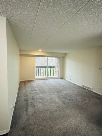 $1,800 | 13635 Lamon Avenue, Unit A17, Crestwood, IL 60418