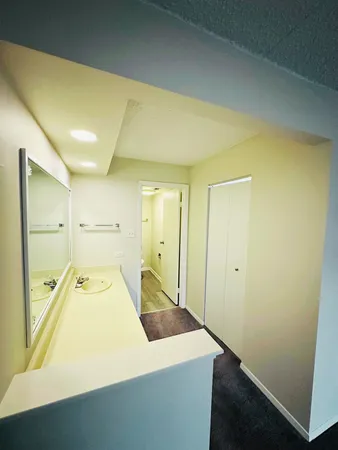 $1,800 | 13635 Lamon Avenue, Unit A17, Crestwood, IL 60418