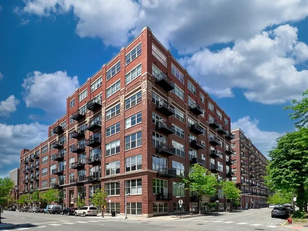 $319,000 | 1500 West Monroe Street, Unit 205, Chicago, IL 60607