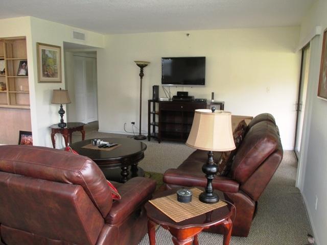 364 Golfview Road, Unit 407 North Palm Beach, FL 33408 - Photo 4 of 26 Living room