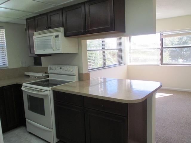 364 Golfview Road, Unit 407 North Palm Beach, FL 33408 - Photo 10 of 26 Kitchen