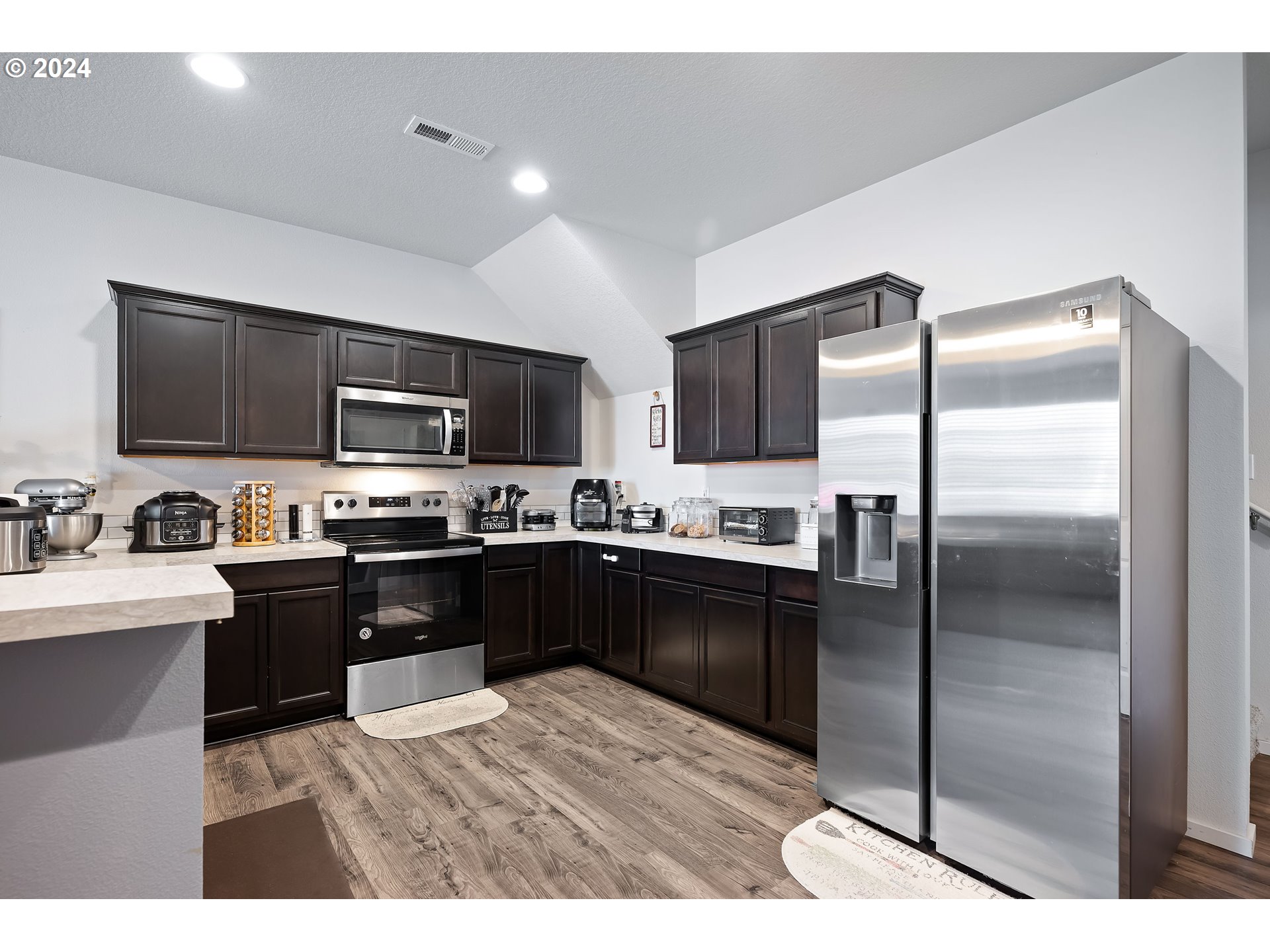 2340 Southeast Palmquist Road Gresham, OR 97080 - Photo 11 of 37 Kitchen