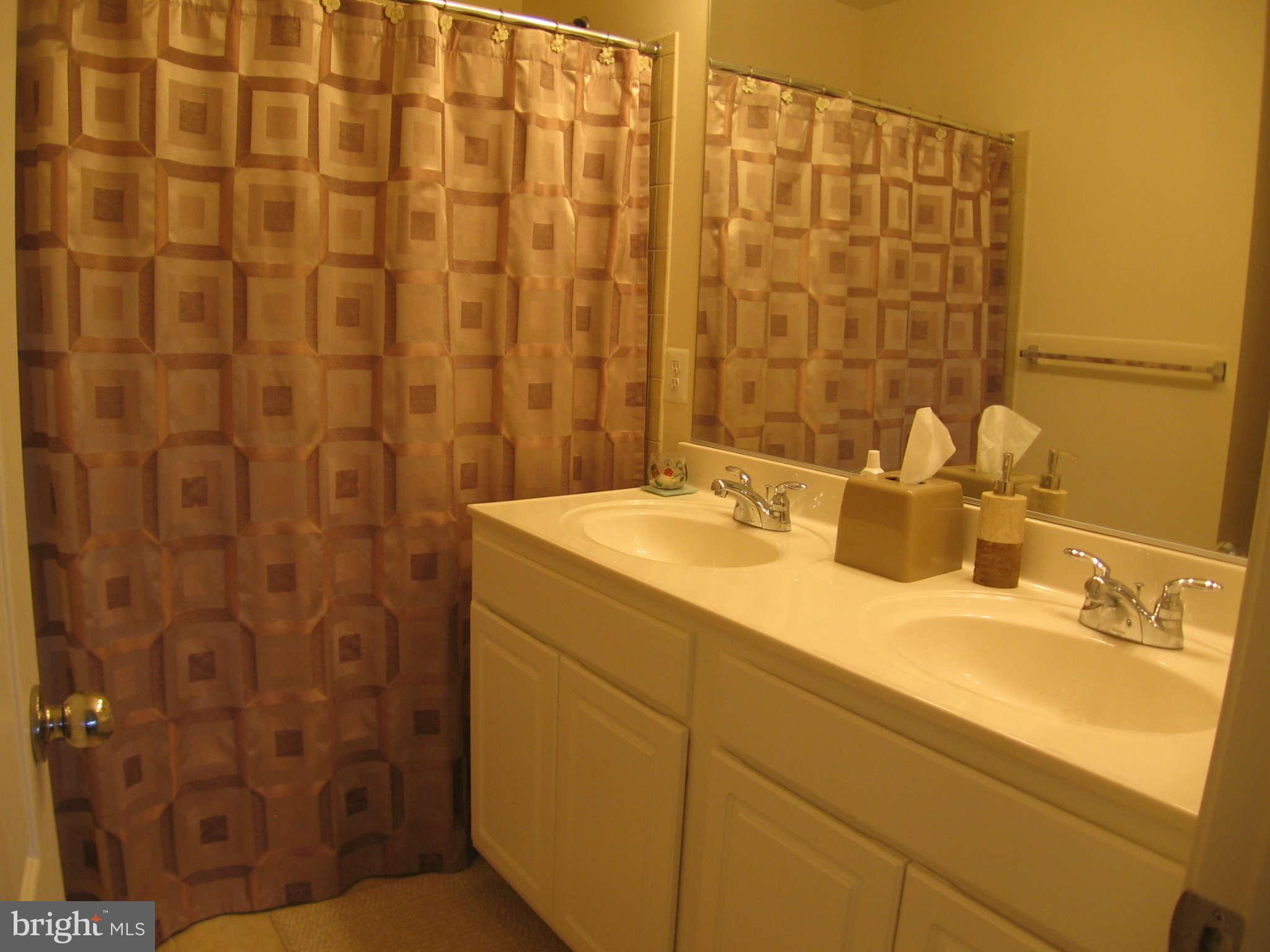 4106 Potomac Highlands Circle, Unit 3 Triangle, VA 22172 - Photo 16 of 27 Bath (Master)