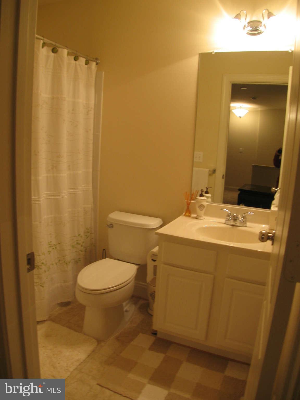 4106 Potomac Highlands Circle, Unit 3 Triangle, VA 22172 - Photo 21 of 27 Halll Bath