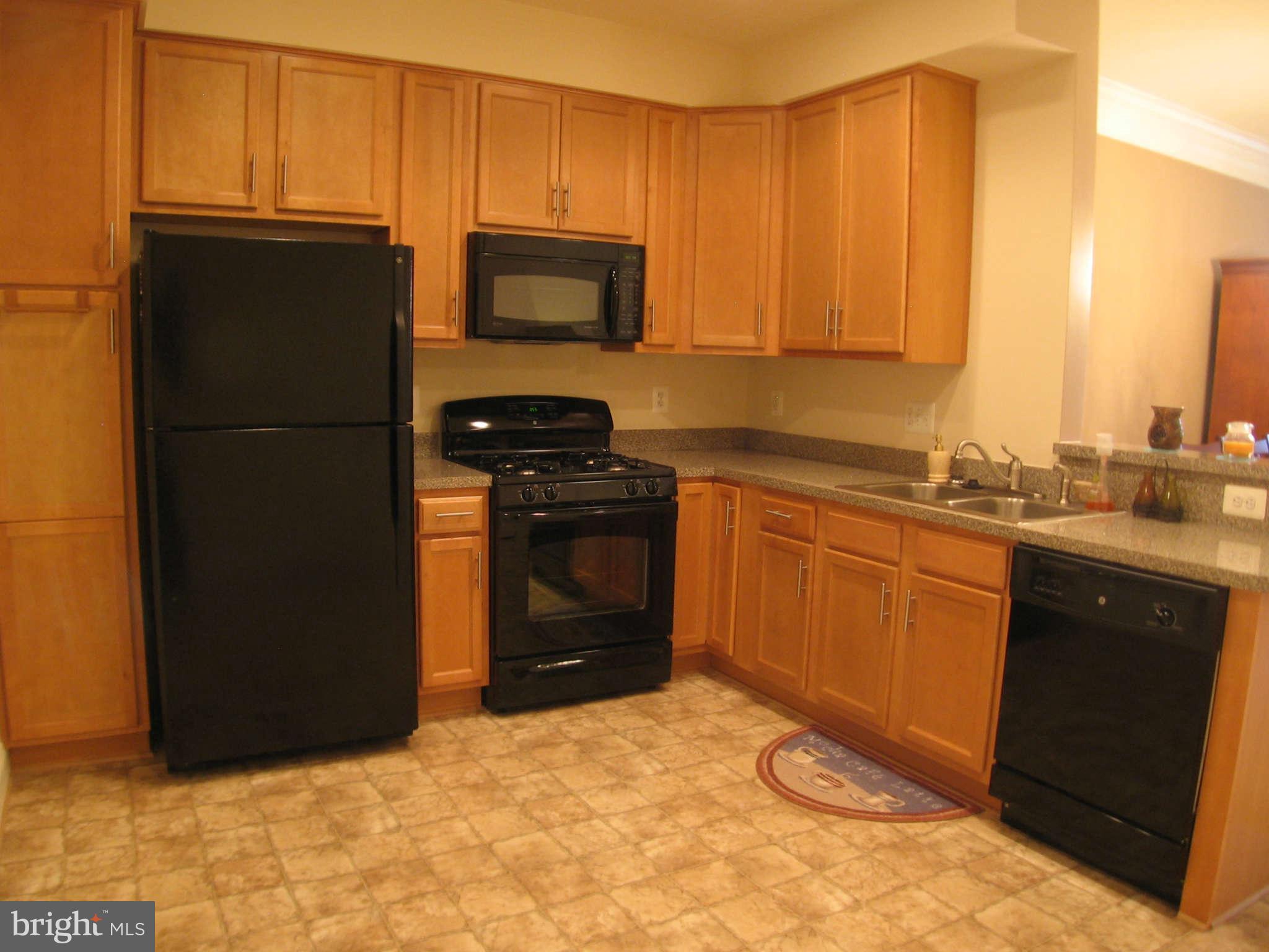 4106 Potomac Highlands Circle, Unit 3 Triangle, VA 22172 - Photo 6 of 27 Kitchen