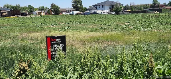 a sign that is sitting in front of a big yard