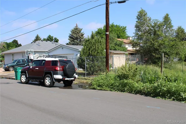 a view of an outdoor space and a yard