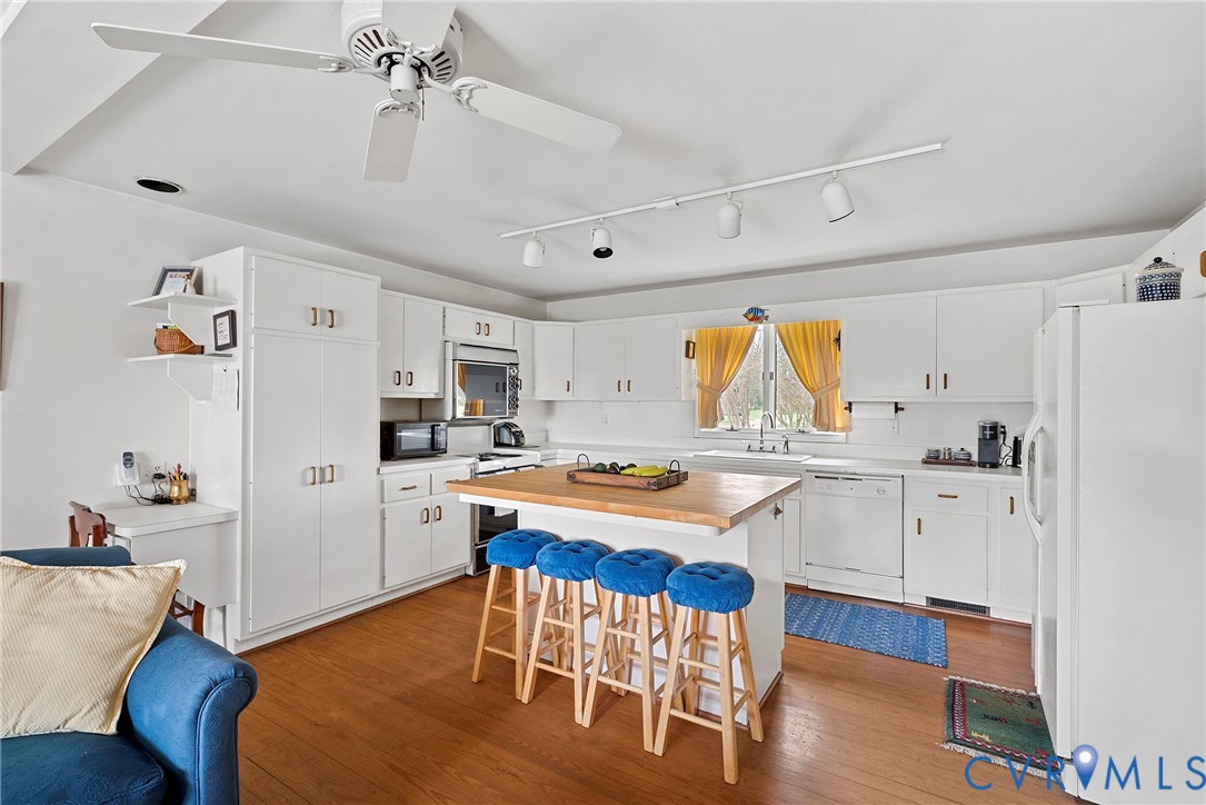 448 McSwain Road White Stone, VA 22578 - Photo 26 of 50 Kitchen featuring a breakfast bar area, track ligh